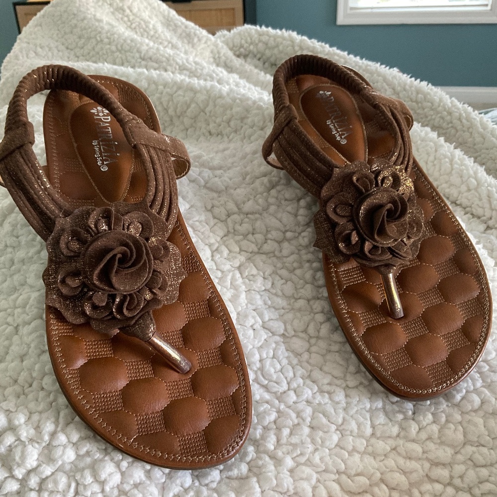 Patrizia Spring Step sandals.Size 71/2.Tan